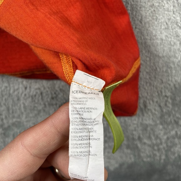 Icebreaker Shirt Womens M BodyFit+ 200 100% Merino Wool V Neck Long Sleeve Ombre - Picture 5 of 13